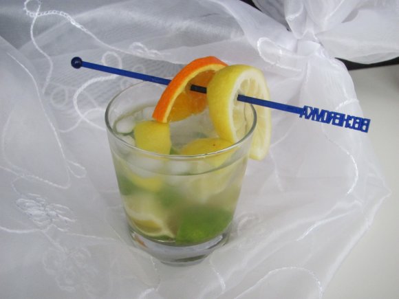 obrázek ke článku Becherovka Lemond - koktejl Caipi 